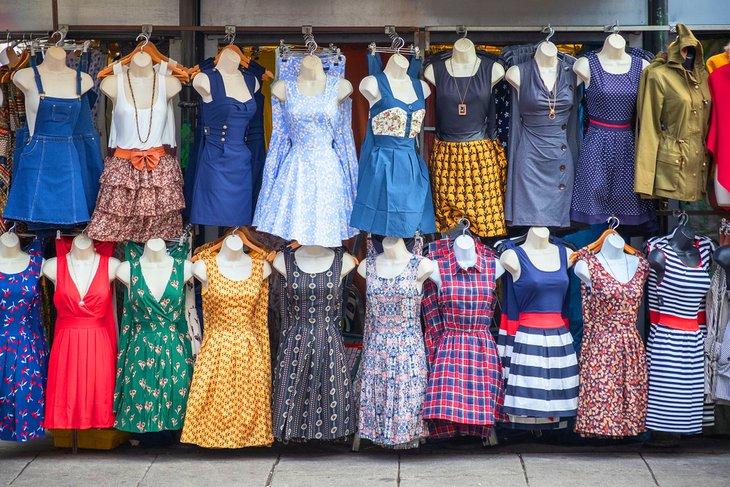 Vestidos a la venta en el Mercado de Camden