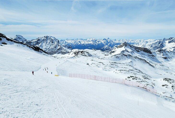 Berglandschaft beim Skifahren in Breuil-Cervinia