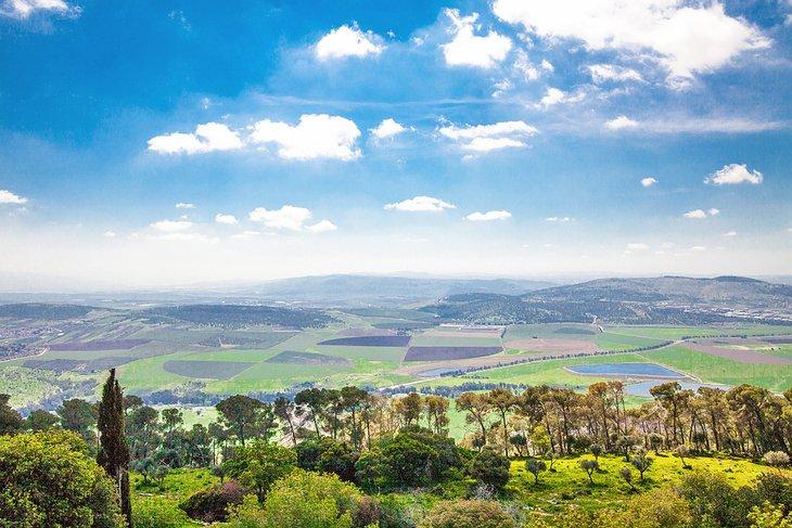 Blick ins Jezreel-Tal vom Gipfel des Berges Tabor