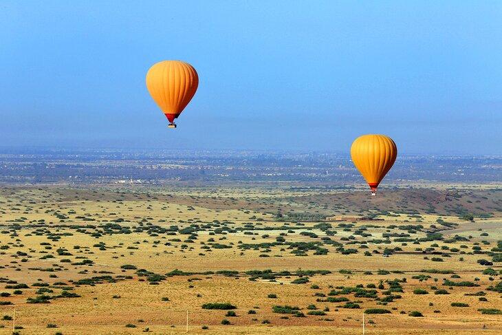 Globos aerostáticos sobre el campo de Marrakech