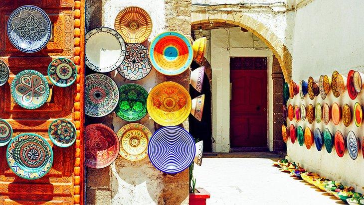 Cerámicas a la venta en la medina de Marrakech