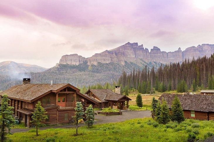 Source Photo : Brooks Lake Lodge and Spa