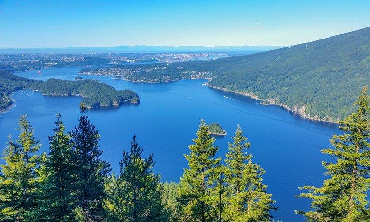 Blick auf den Burrard Inlet von Diez Vistas