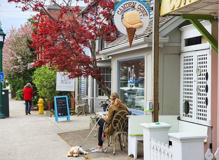Shopping et douceurs sur Bay View Street, Camden, Maine