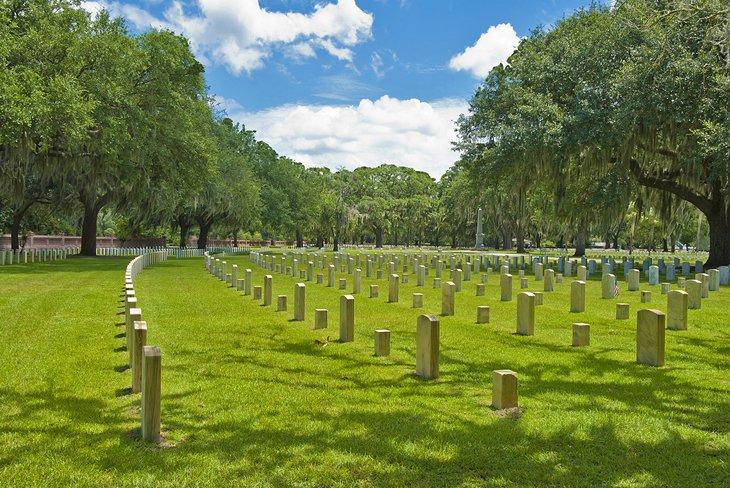 Cimetière national, commandé par Abraham Lincoln