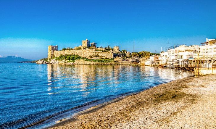 Castillo de Bodrum y playa