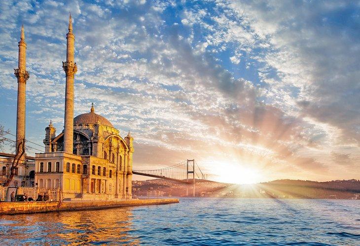 Ortaköy, a lo largo del estrecho del Bósforo