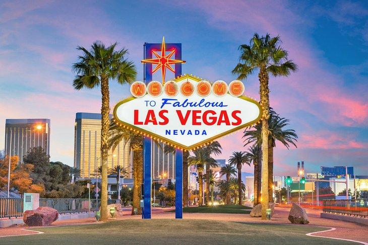 Cartel de Bienvenida a Las Vegas al atardecer