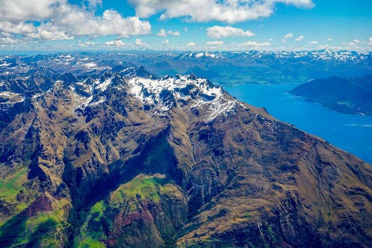 Vista desde el aire sobre los Alpes del Sur cerca de Queenstown