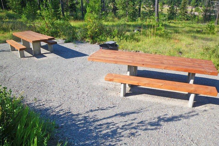 Camping en el Campamento de Murray Bay en el Bosque Nacional Flathead