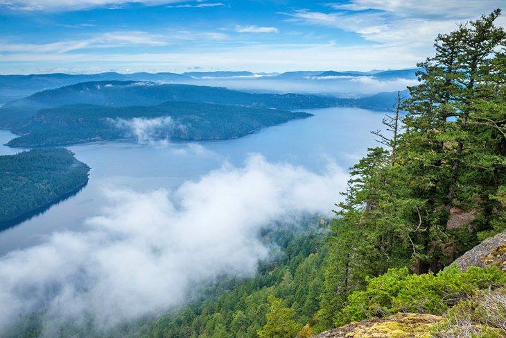 Vue des îles Gulf depuis le parc provincial de Mount Maxwell
