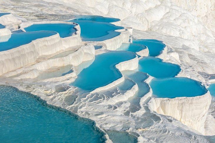 Piscinas y terrazas de travertino natural en Pamukkale