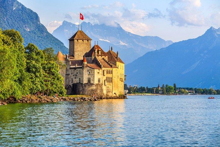 Castillo de Chillon en las orillas del Lago de Ginebra