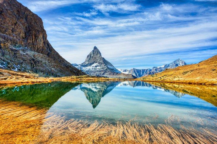 Matterhorn reflejado en el lago Riffelsee