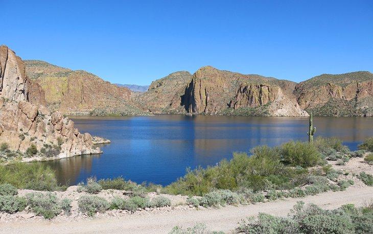 Canyon Lake cerca de Tortilla Flat