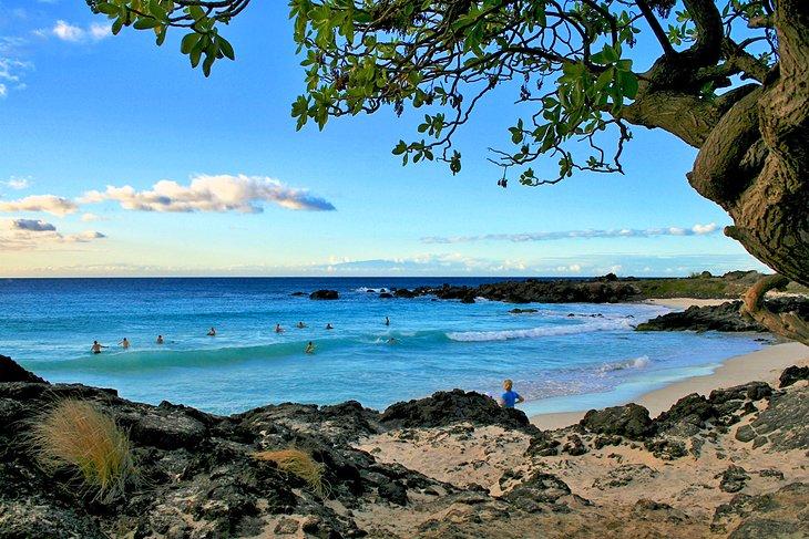 Surfer am Manini'owali Beach