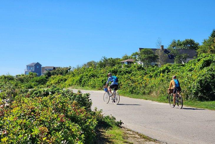 Radfahrer auf Seashore Avenue, Peaks Island