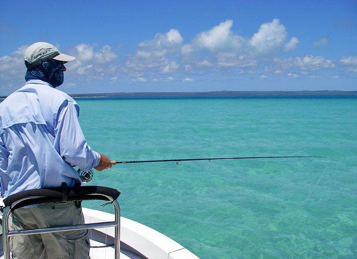 Brian Hastings beim Fliegenfischen vor Hervey Bay, Queensland