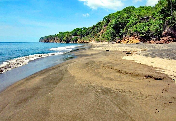 Sable noir sur Woodlands Bay Beach