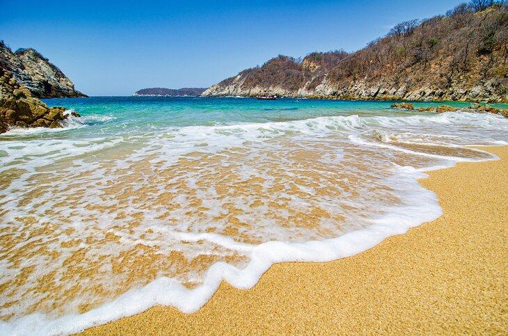 Schöner Strand in Huatulco, Mexiko