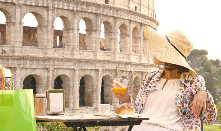 Disfrutando de un desayuno con una vista increíble del Coliseo