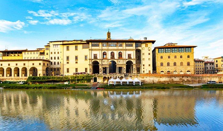 Galería Uffizi en el Río Arno