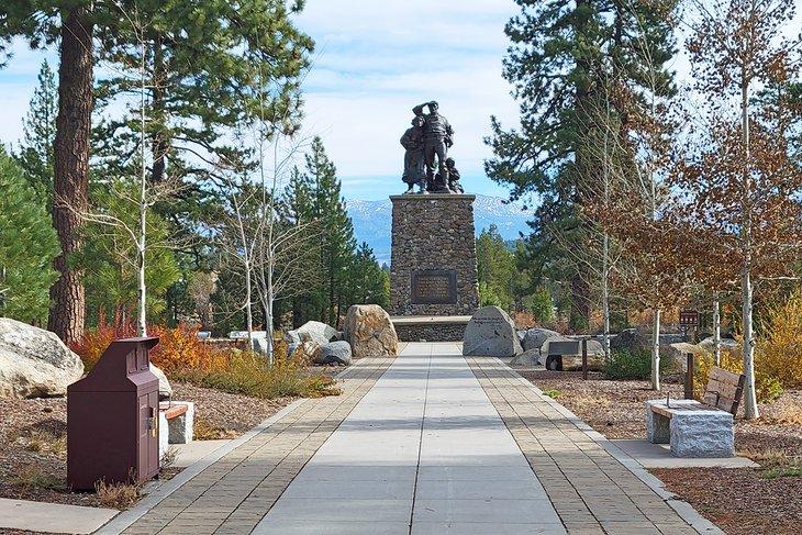 Monument aux pionniers, parc d'État du mémorial de Donner
