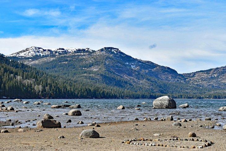 Côte du lac Donner, parc d'État du mémorial de Donner