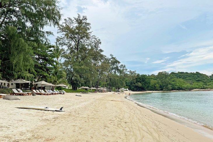 Tumbonas en Playa Choeng Mon