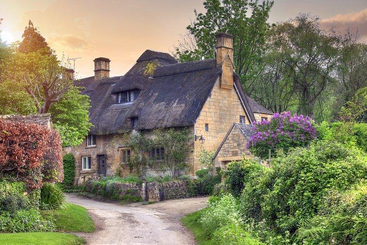 Cottage de paja de Cotswold en el pueblo de Stanton