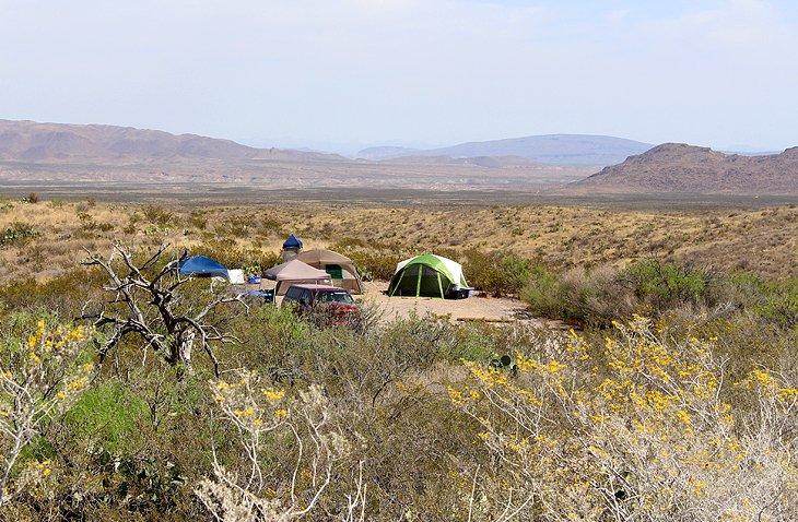 Sitios de acampada primitivos al borde de la carretera en el Parque Nacional Big Bend