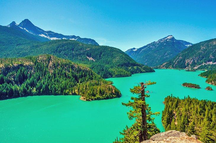 Hermosa vista del Lago Diablo, Parque Nacional North Cascades