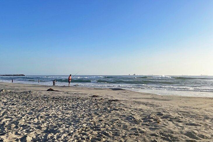 Pescador en la Playa Rosarito