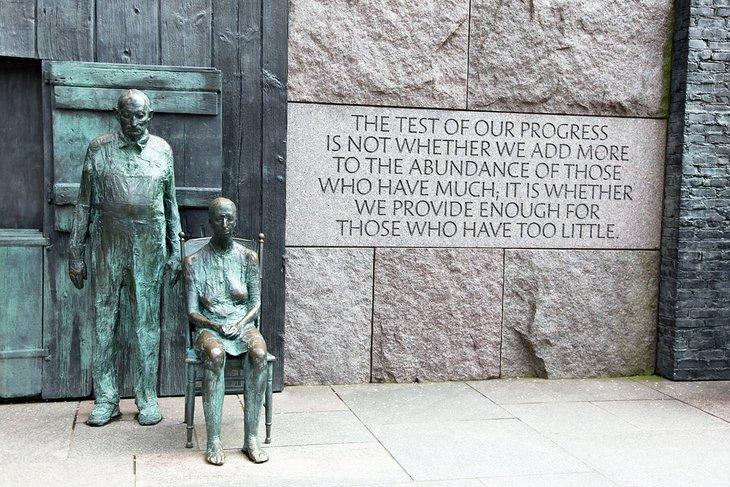 Memorial Franklin Delano Roosevelt en el Tidal Basin Loop Trail