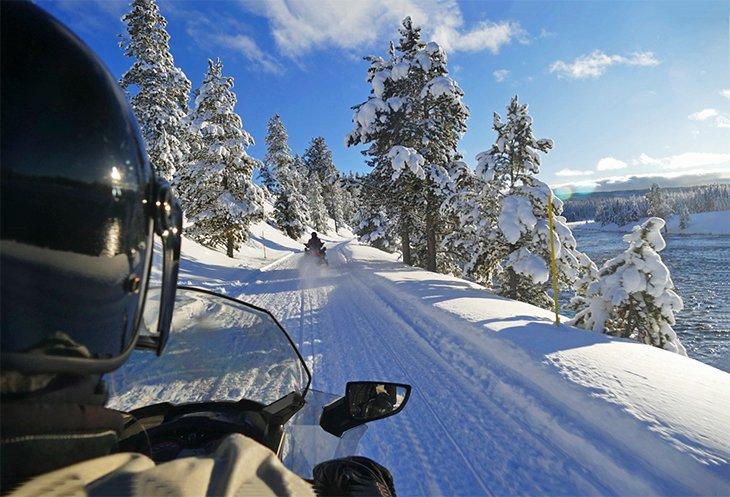 Schneemobilfahren im Yellowstone-Nationalpark