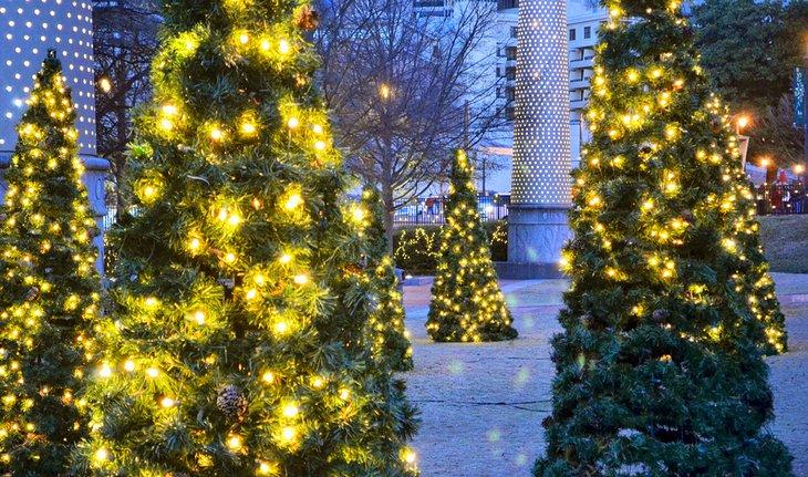 Árboles de Navidad en el Parque Olímpico Centennial de Atlanta