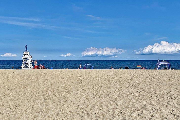 Día soleado en Penfield Beach