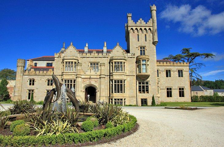 Castillo Lough Eske en el Condado de Donegal, Irlanda