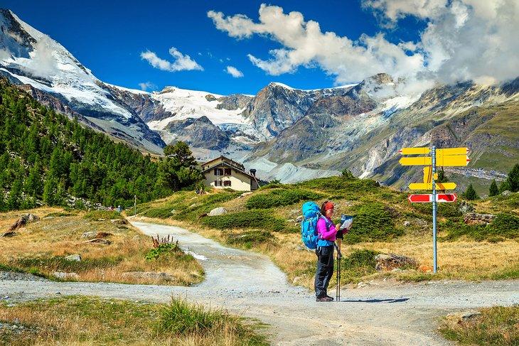 Hütten-Hütten-Wanderung in den Schweizer Alpen