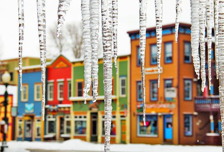 Eiszapfen auf der Elk Avenue in Crested Butte