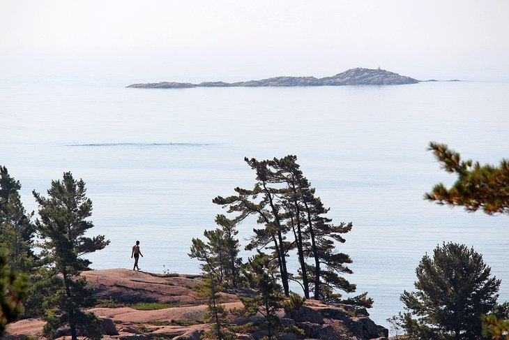 Isla cerca del sendero de Chikanishing Creek