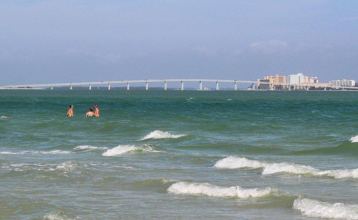 Sanibel Causeway von Lighthouse Beach