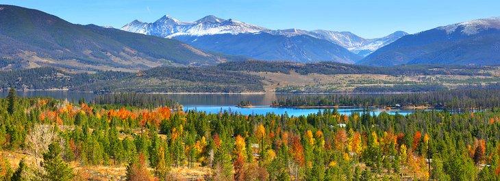 Escena montañosa cerca de Dillon y Silverthorne
