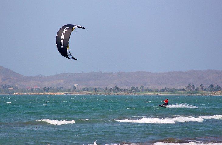 Kitesurfing en Playa Manzanillo