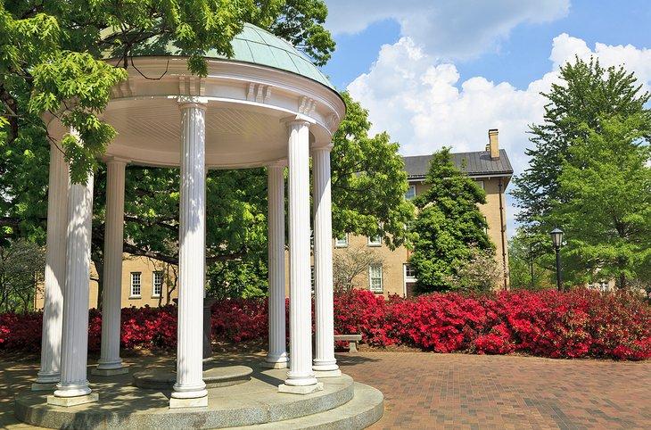 Antigua fuente en la Universidad de Carolina del Norte en Chapel Hill