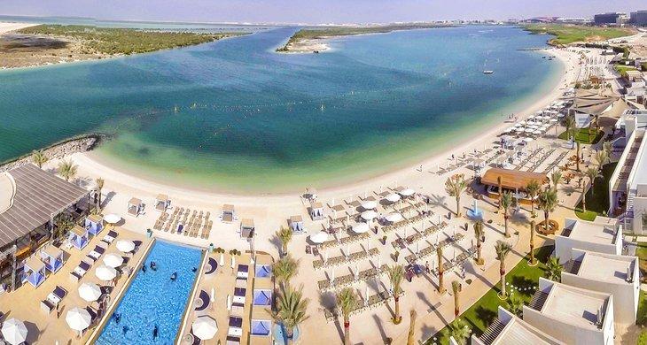 Vista aérea de Yas Beach