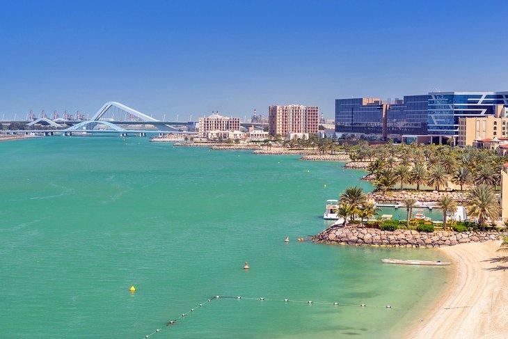 Khor Al Maqta frente al Hotel Fairmont Bab Al Bahr