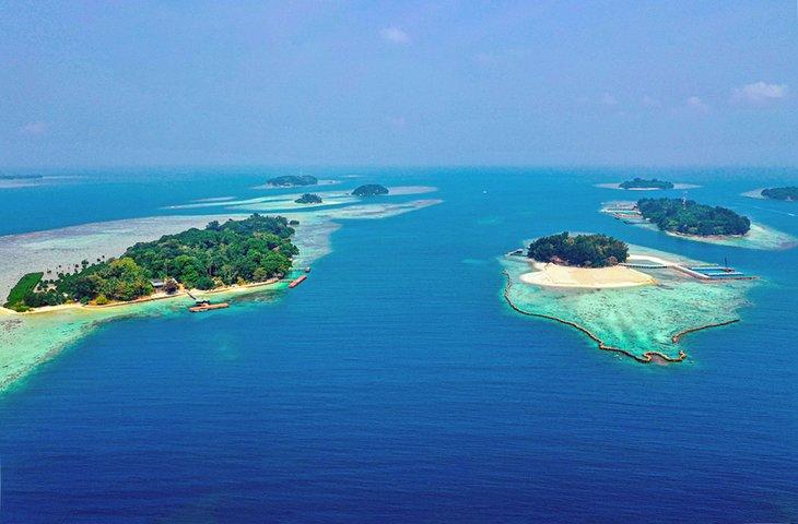 Vue aérienne des Mille Îles dans la mer de Java