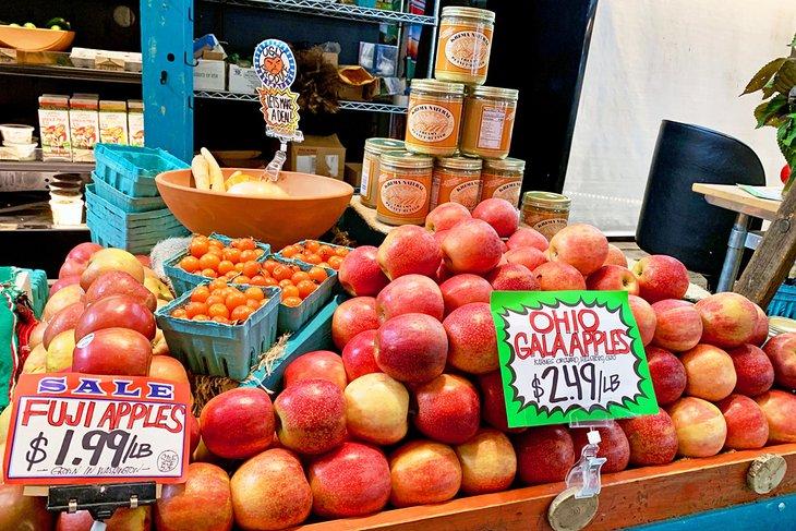Productos agrícolas a la venta en el North Market