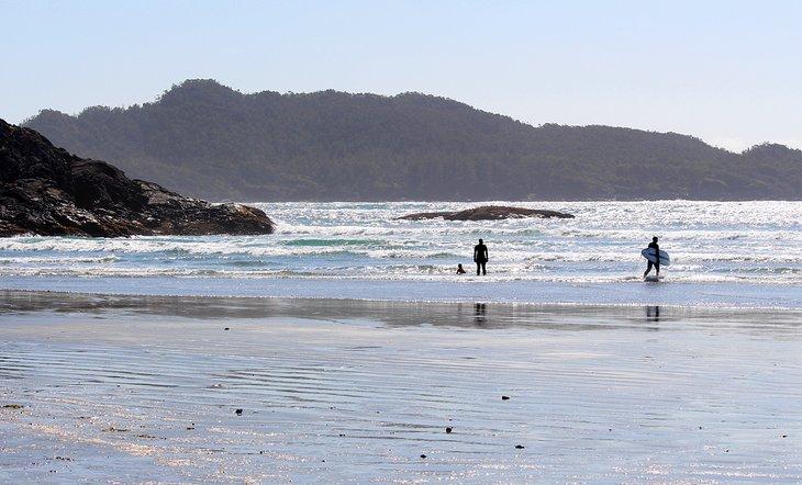 Personas en el agua en South Chesterman Beach